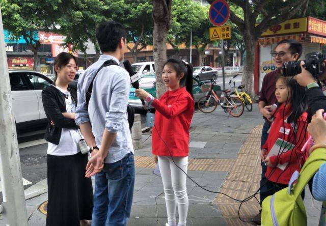 街头调查揭秘，城市温情日常与友情纽带的故事