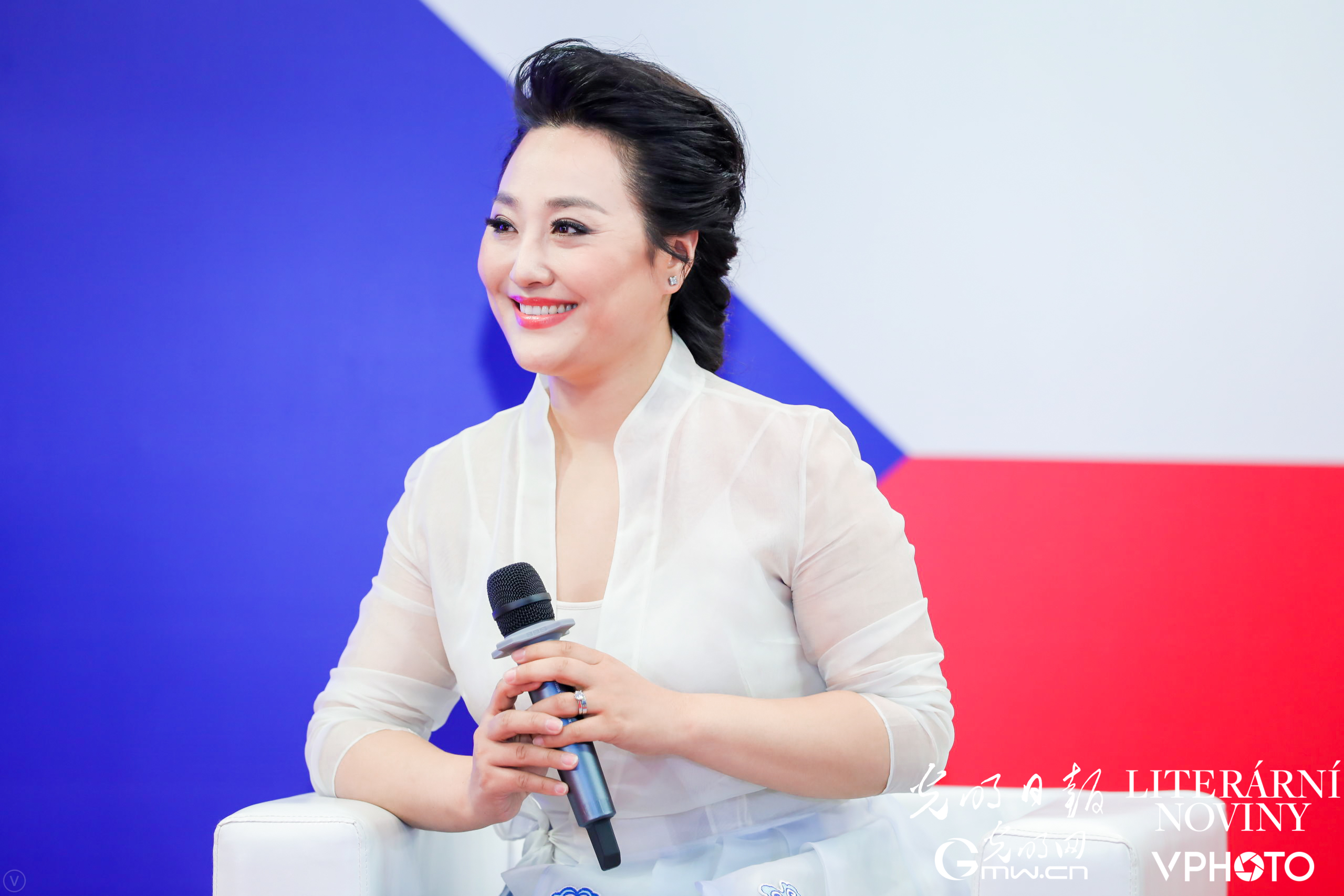 周晓琳最新视频，时代之光下的璀璨明星风采