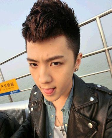 最新男士发型指南，两边剃细节步骤全解析